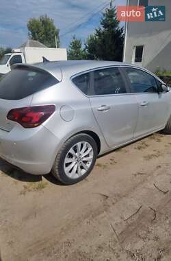 Хэтчбек Opel Astra 2011 в 