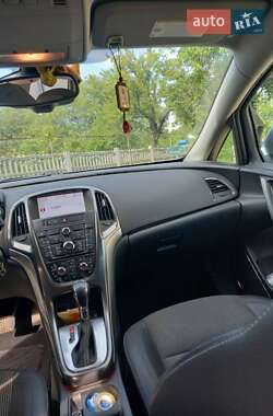 Универсал Opel Astra 2012 в 