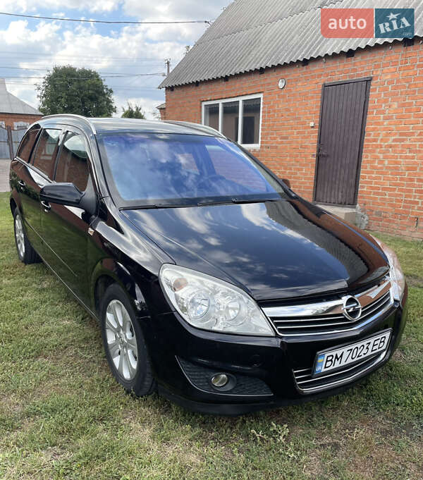Универсал Opel Astra 2008 в Ахтырке