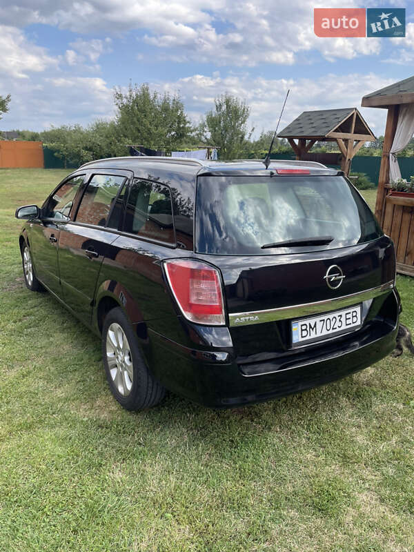 Универсал Opel Astra 2008 в Ахтырке