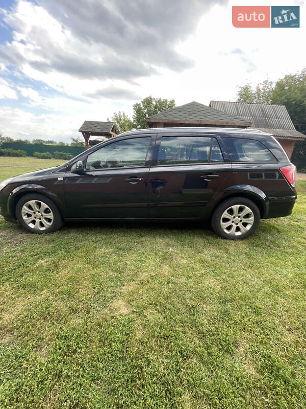 Универсал Opel Astra 2008 в Ахтырке