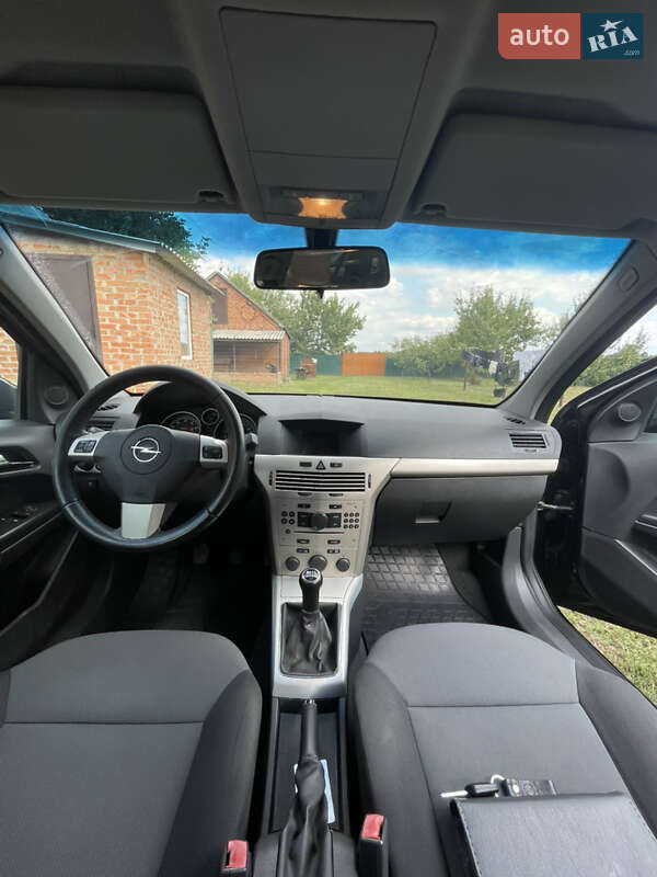 Универсал Opel Astra 2008 в Ахтырке