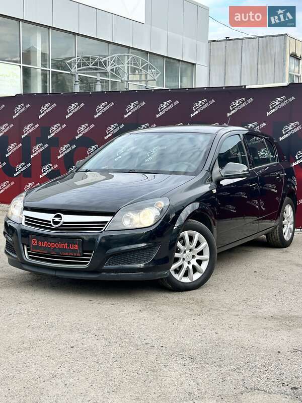 Хэтчбек Opel Astra 2012 в 