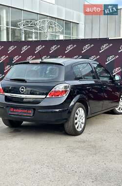 Хэтчбек Opel Astra 2012 в 
