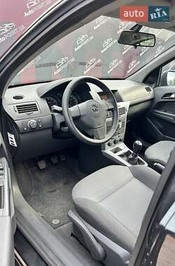 Хэтчбек Opel Astra 2012 в 