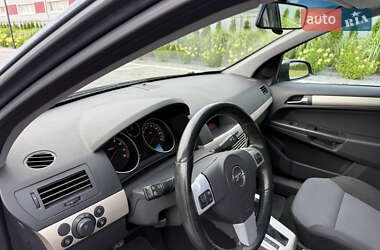 Хэтчбек Opel Astra 2008 в 