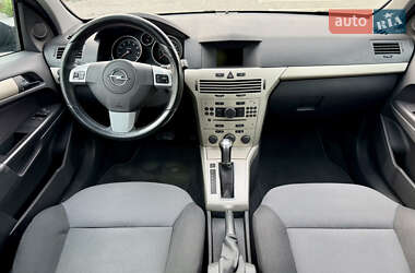 Хэтчбек Opel Astra 2008 в 