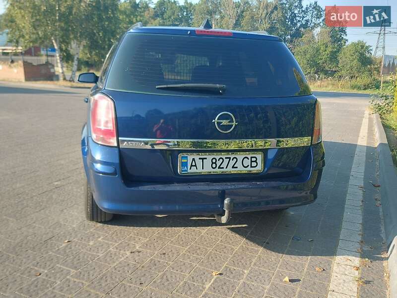 Универсал Opel Astra 2009 в Долине