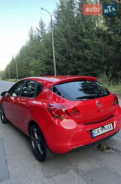 Хэтчбек Opel Astra 2010 в 