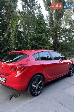 Хэтчбек Opel Astra 2010 в 