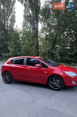 Хэтчбек Opel Astra 2010 в 