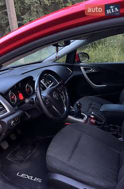 Хэтчбек Opel Astra 2010 в 