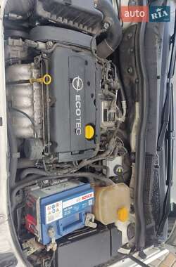 Хэтчбек Opel Astra 2013 в 