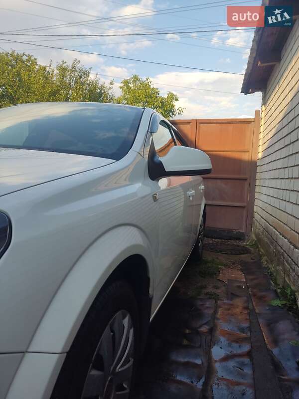 Хэтчбек Opel Astra 2013 в Харькове