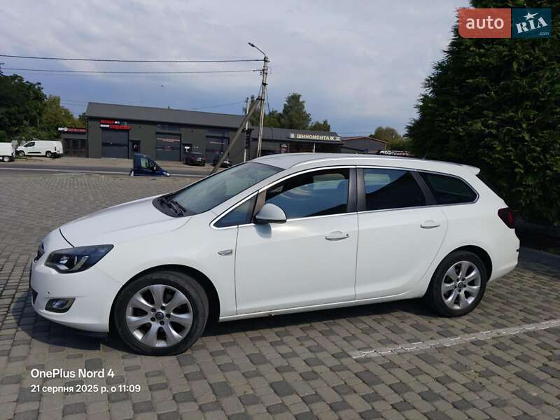 Универсал Opel Astra 2011 в Ивано-Франковске