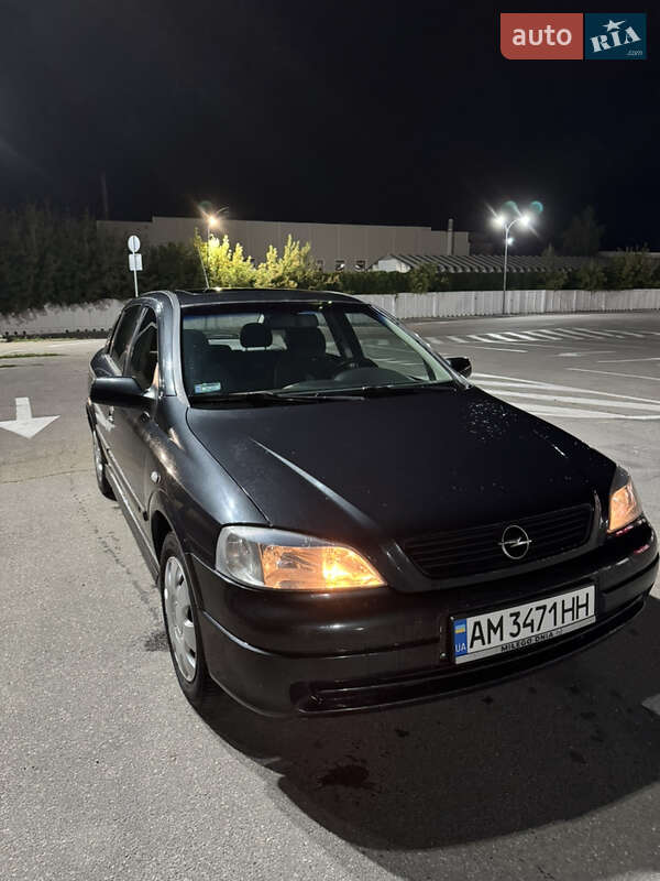 Хэтчбек Opel Astra 1998 в 