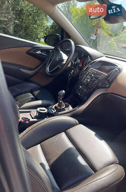 Универсал Opel Astra 2014 в 