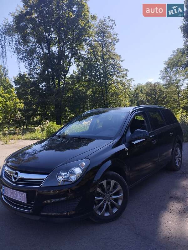 Opel Astra 2011 Opel Astra 2011