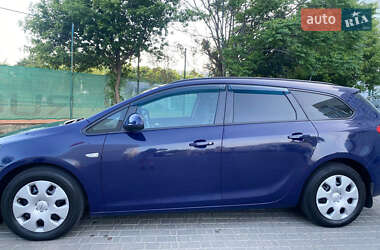 Универсал Opel Astra 2012 в 