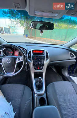 Универсал Opel Astra 2012 в 