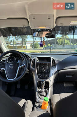 Универсал Opel Astra 2011 в 