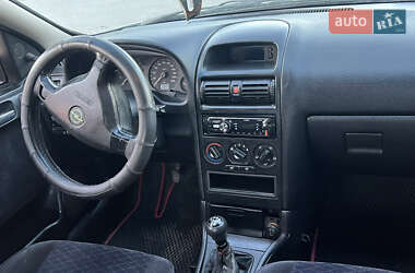 Хэтчбек Opel Astra 1999 в 