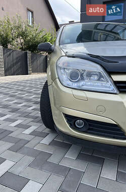 Хэтчбек Opel Astra 2005 в 