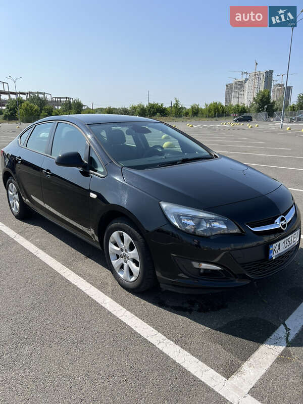 Седан Opel Astra 2019 в Киеве