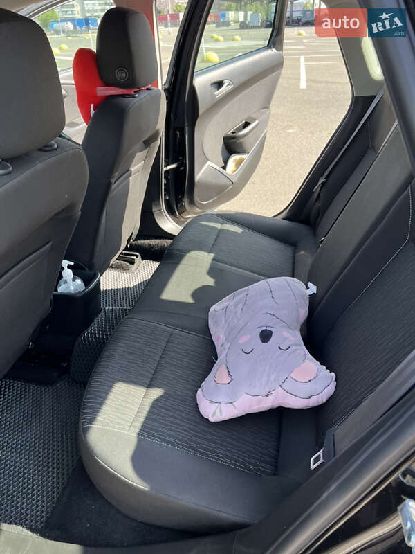 Седан Opel Astra 2019 в Киеве