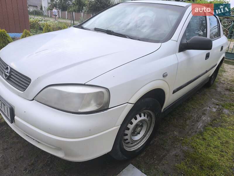 Седан Opel Astra 2000 в Львове