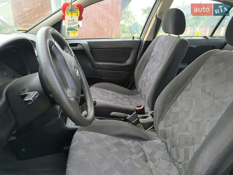 Седан Opel Astra 2000 в Львове