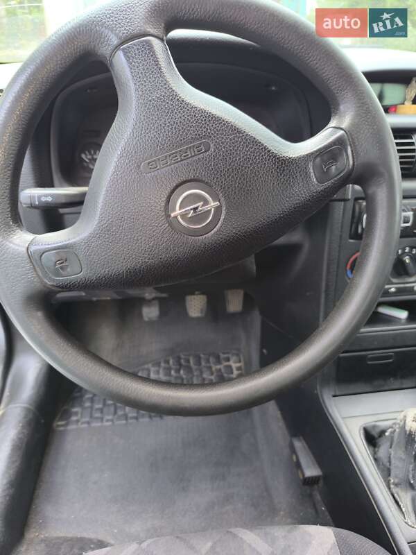 Седан Opel Astra 2000 в Львове