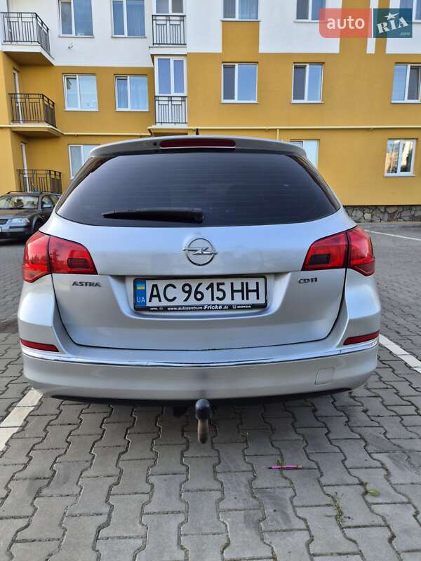 Універсал Opel Astra 2012 в Луцьку