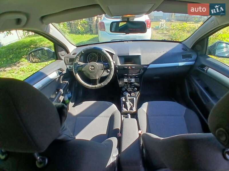Универсал Opel Astra 2010 в Обухове