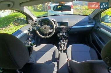 Универсал Opel Astra 2010 в 
