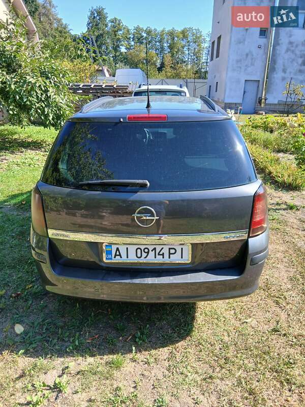Универсал Opel Astra 2010 в Обухове