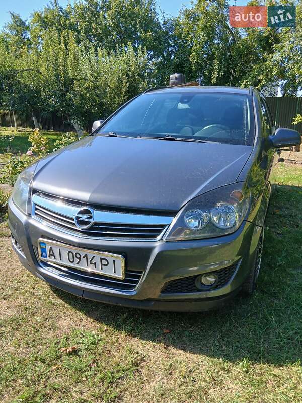 Универсал Opel Astra 2010 в 