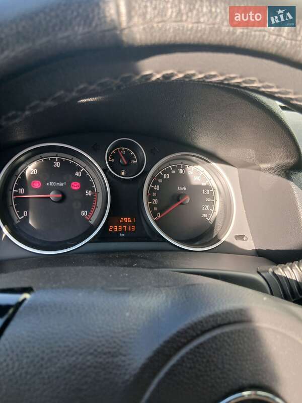 Универсал Opel Astra 2010 в Обухове