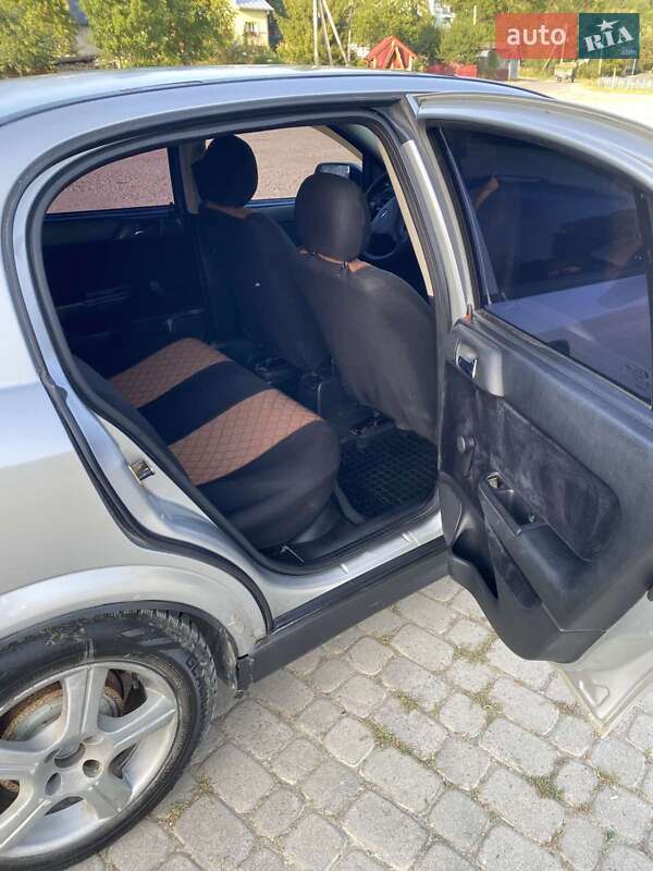 Седан Opel Astra 2000 в Надворной