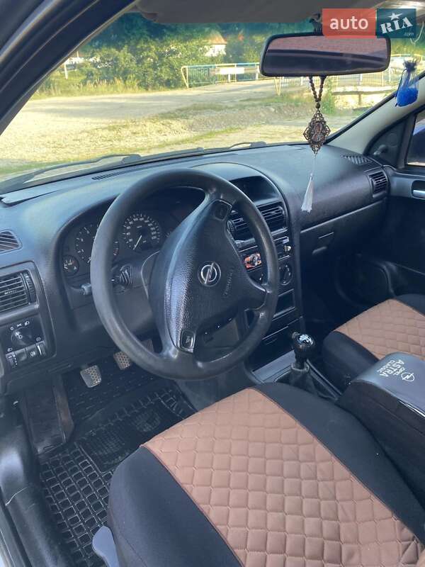 Седан Opel Astra 2000 в Надворной