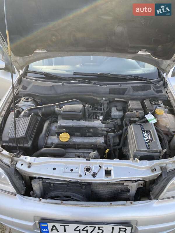 Седан Opel Astra 2000 в Надворной