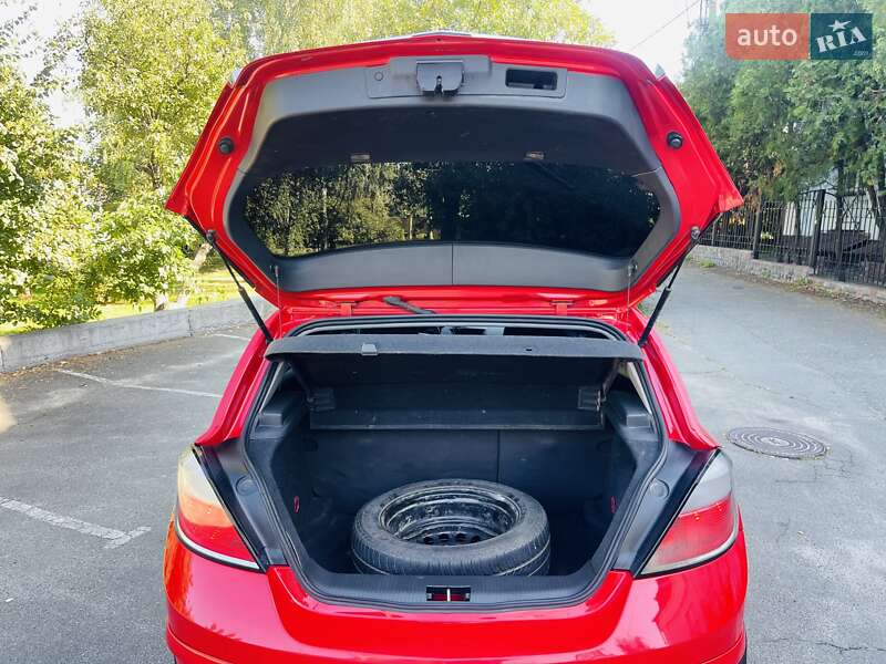 Хэтчбек Opel Astra 2012 в Киеве