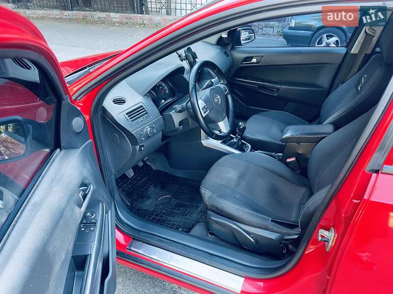 Хэтчбек Opel Astra 2012 в Киеве