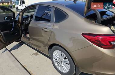 Седан Opel Astra 2012 в Луцке
