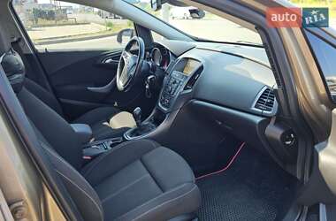 Седан Opel Astra 2012 в 