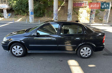 Седан Opel Astra 2006 в 
