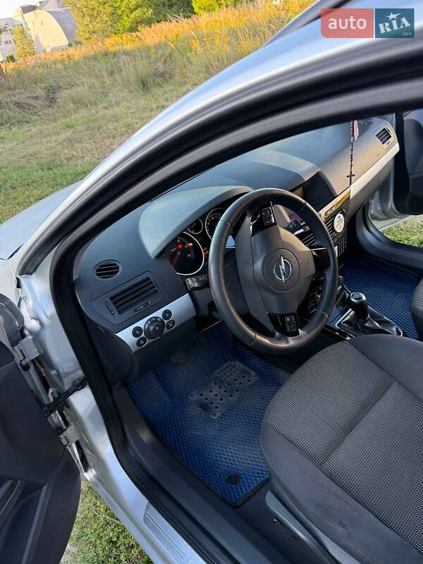 Универсал Opel Astra 2010 в Киеве