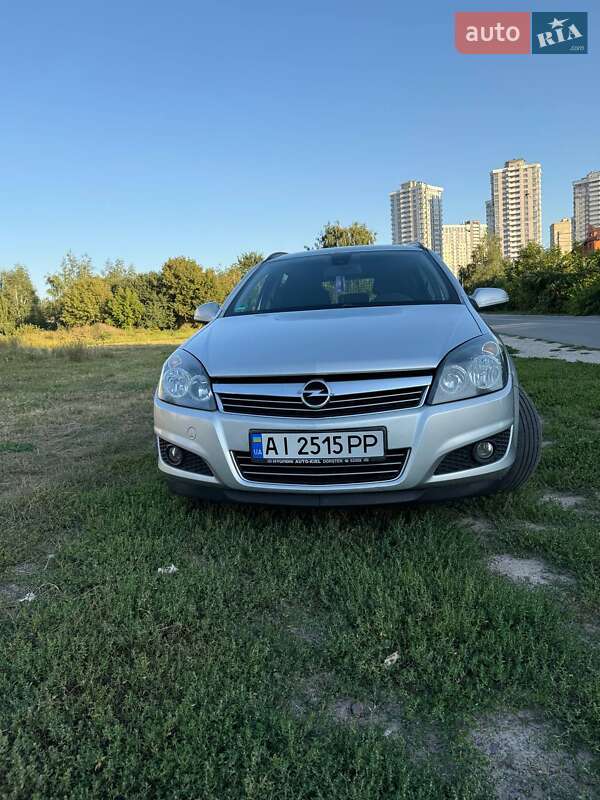Универсал Opel Astra 2010 в Киеве