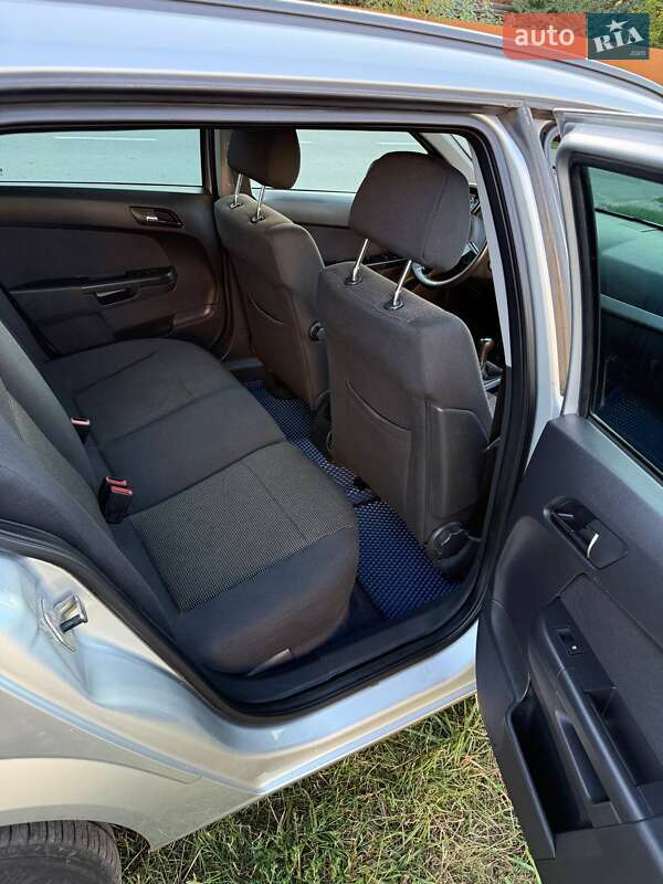 Универсал Opel Astra 2010 в Киеве