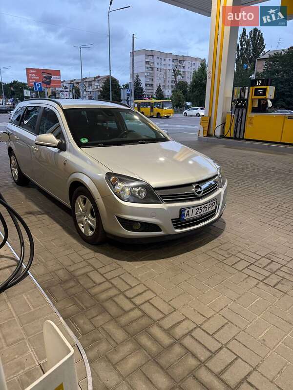 Универсал Opel Astra 2010 в Киеве